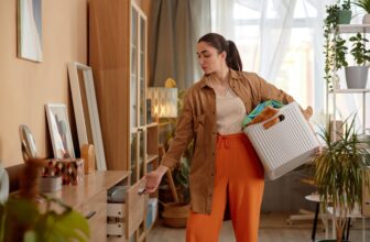 Spring Clear Your Thoughts: 4 Easy Methods to Declutter Your Psychological House